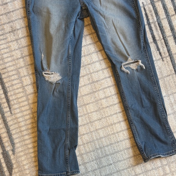 GAP Women’s Vintage Slim High Rise Straight Blue Jeans with Distressed Details - Picture 4 of 12